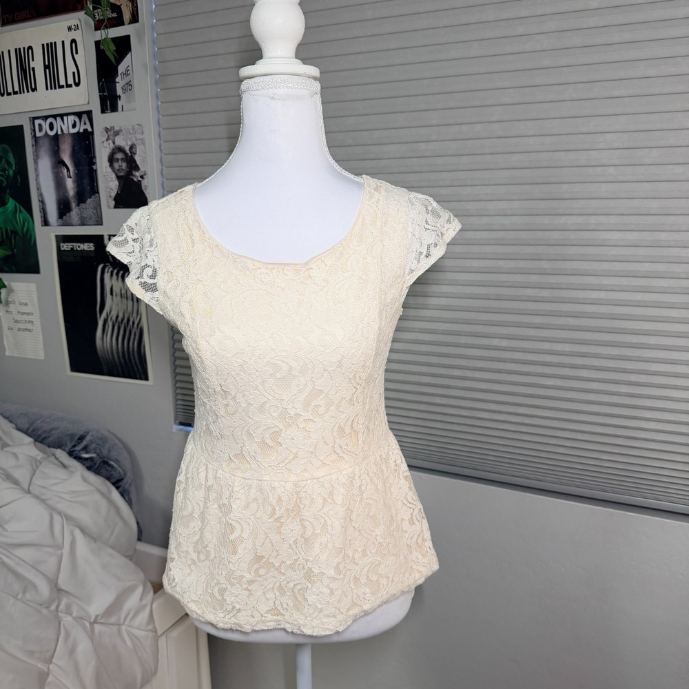 Ennoble‎ Lace Peplum Top Womens S Ivory Cap Sleeve Floral Feminine